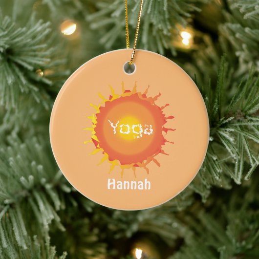 Radiant Sun Yoga Keramisch Ornament (Boom)