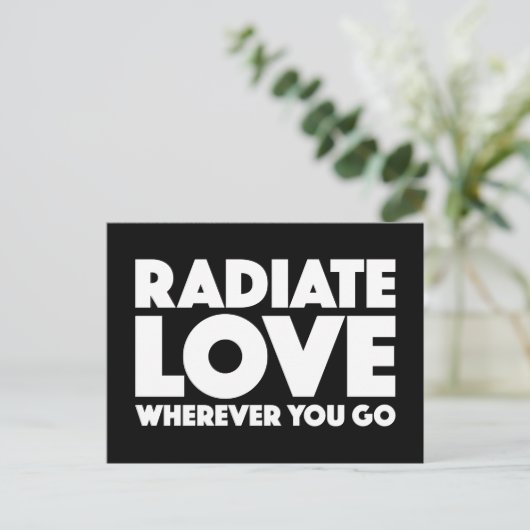 Radiate Love overal waar je wit bent op Black Quot Briefkaart (Staand voorkant)