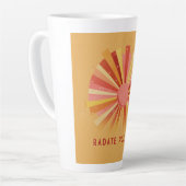 "Radiate Positivity" Retro Sunburst Art | 70s Styl Latte Mok (Linkerhoek)
