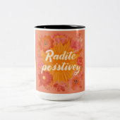 "Radiate Positivity" Retro Sunburst Art | 70s Styl Tweekleurige Koffiemok (Center)