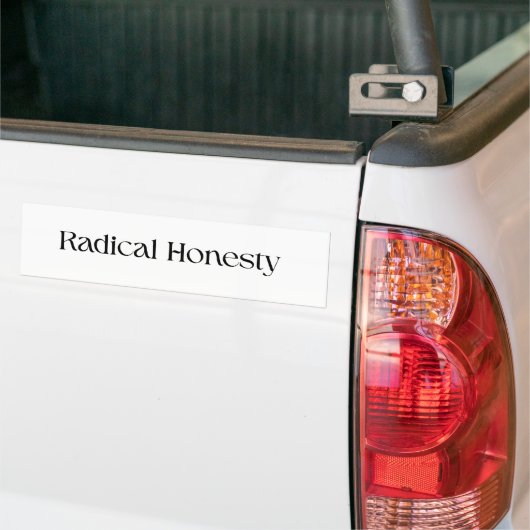 Radicale Eerlijkheid Minimalistische Bumpersticker (Op Truck)