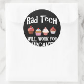 Radiology Tech werkt voor cupcakes Ronde Sticker (Tas)