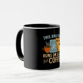 Radioloog werkt op de radiologie van katten en kof mok (Voorkant links)