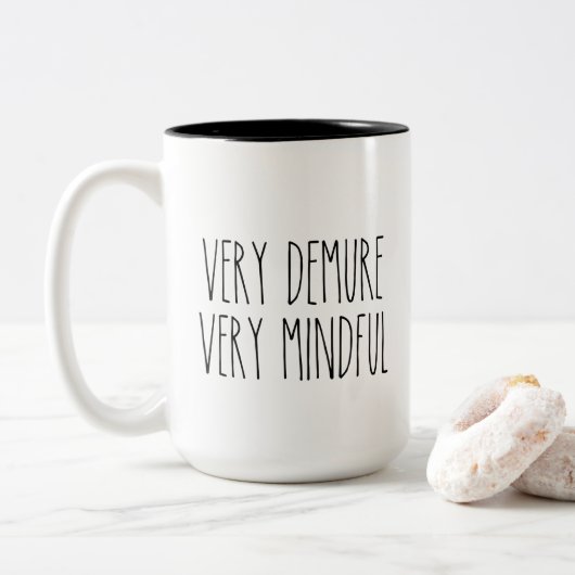 RAE DUNN inspireerde zeer demure zeer mindful Tweekleurige Koffiemok (Met donut)