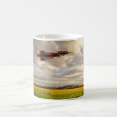 RAF Typhoon Eurofighter jet vliegt over raapzaad Koffiemok (Center)