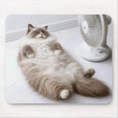 Ragdoll-kat die afkoelt met een ventilator muismat (Voorkant)