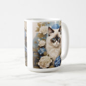 Ragdoll kat met blauwe hortensia bloemen koffiemok (Voorkant rechts)