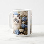 Ragdoll kat met blauwe hortensia bloemen koffiemok (Voorkant links)
