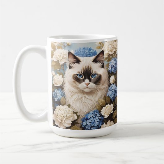 Ragdoll kat met blauwe hortensia bloemen koffiemok (Links)