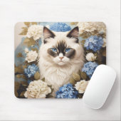 Ragdoll kat met blauwe hortensia bloemen muismat (Met muis)