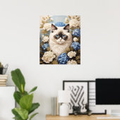 Ragdoll kat met blauwe hortensia bloemen poster (Thuiskantoor)