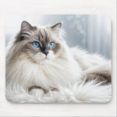 Ragdoll kat op een bontkleed muismat (Voorkant)