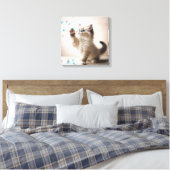 Ragdoll Kitten spelen met zeepbellen Canvas Afdruk (Insitu (Slaapkamer))