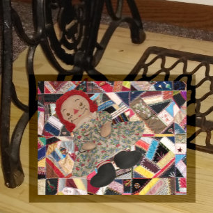 Raggedie Doll over Antiek Crazy Quilt Briefkaart