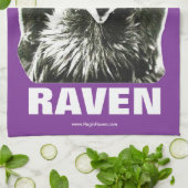 Ragin' Raven Rally Towel (Paarse letters met witte Theedoek (Gevouwen)