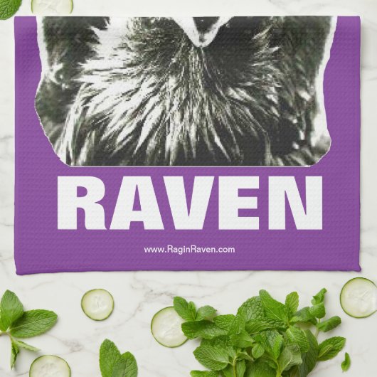 Ragin' Raven Rally Towel (Paarse letters met witte Theedoek (Gevouwen)