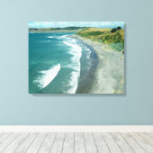 Raglan Beach, Nieuw-Zeeland door Bruce Stanfield Canvas Afdruk (Insitu (Houten vloer))
