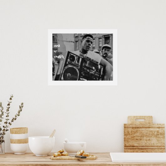 Raheem en zijn radio 4eva poster (Keuken)