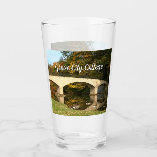 Rainboogbrug in Herfst bij het Grove City College Glas (Voorkant)