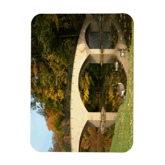 Rainboogbrug in Herfst bij het Grove City College Magneet (Verticaal)