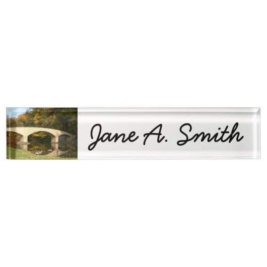 Rainboogbrug in Herfst bij het Grove City College Naambordje (Voorkant)