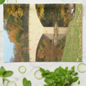 Rainboogbrug in Herfst bij het Grove City College Theedoek (Gevouwen)