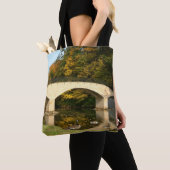 Rainboogbrug in Herfst bij het Grove City College Tote Bag (Dichtbij)