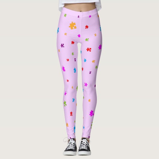 Rainboogkleurig autisme puzzelstukjes op PINK Leggings (Voorkant)