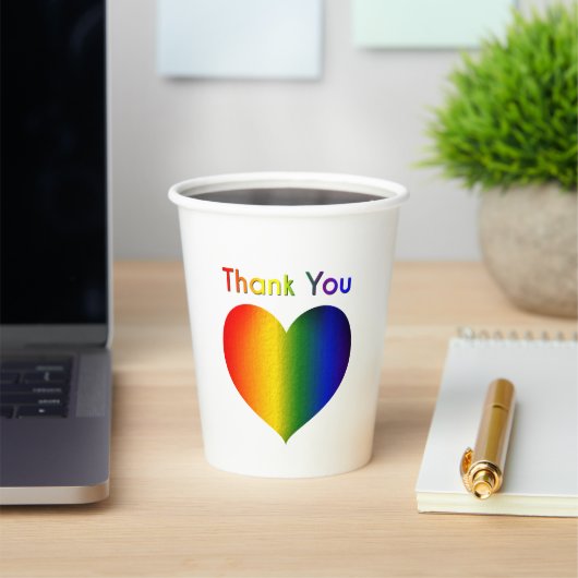 Rainboogkleurig hart papieren bekers (Insitu)