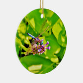 Rainboogkleurige Dragonfly op een paarse roze bloe Keramisch Ornament (Rechts)