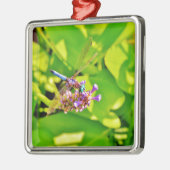 Rainboogkleurige Dragonfly op een paarse roze bloe Metalen Ornament (Links)