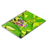 Rainboogkleurige Dragonfly op een paarse roze bloe Notitieboek (Linkerzijde)