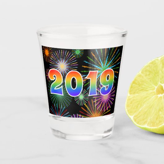 Rainboogletters "2019" + vuurwerk shot glas (Voorkant)