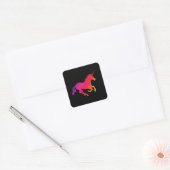 Rainboogunikorn met zwarte achtergrond vierkante sticker (Envelop)
