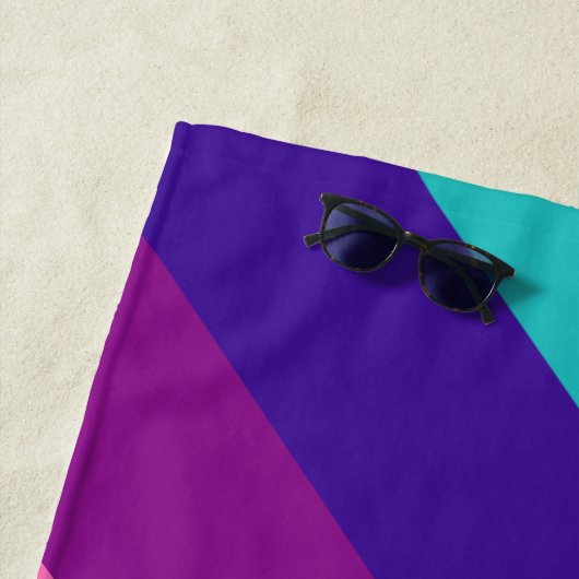 Rainbow 8 Stripe Gay Pride Custom Monogram Initiaa Strandlaken (In situ)