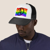 Rainbow Atheïst Flag Trucker Pet (In situ)