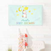 Rainbow Baby Eenhoorn Hanging from Stars & Moon Spandoek (Insitu)