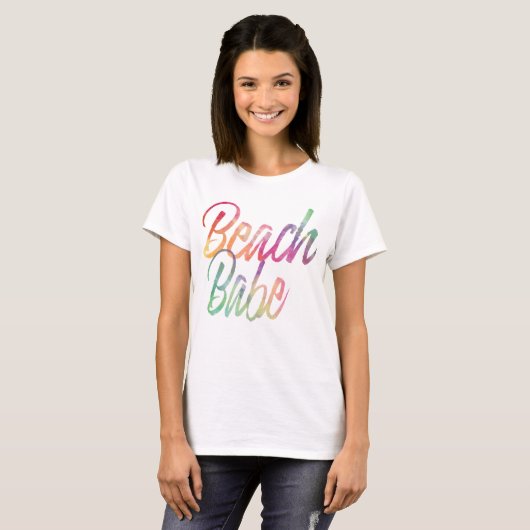 RAINBOW BEACH BABE SUMMER SCRIPT T-SHIRT (Voorkant volledig)