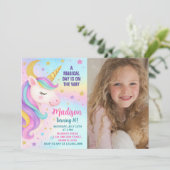 Rainbow Birthday Unicorn Uitnodiging (Staand voorkant)