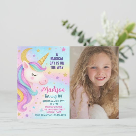 Rainbow Birthday Unicorn Uitnodiging (Staand voorkant)