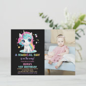 Rainbow Black Unicorn Verjaardag Uitnodigingen Fot (Staand voorkant)