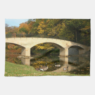 Rainbow Bridge in de herfst bij Grove City College Theedoek