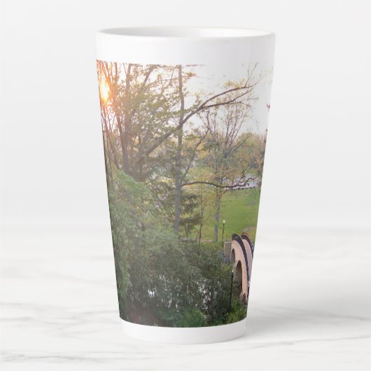 Rainbow Bridge Sunset at Grove City College Latte Mok (Voorkant)