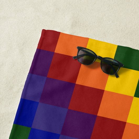 Rainbow Checkered Pattern Beach Towel Strandlaken (In situ)