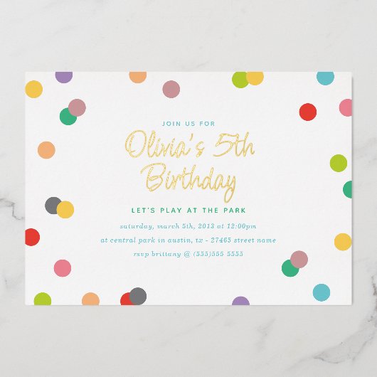 Rainbow Confetti en Gold Lettering Birthday Party Folie Uitnodiging (Voorkant)