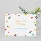 Rainbow Confetti en Gold Lettering Birthday Party Folie Uitnodiging (Staand Voorkant)