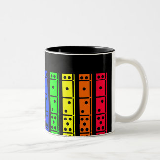 Rainbow Dominos op zwart-backdesign Tweekleurige Koffiemok