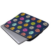 Rainbow Doodle Dot Confetti op marinepapier Laptop Sleeve (Voorkant onderkant)