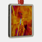 Rainbow Dragonfly op amber en fuschia Metalen Ornament (Rechts)
