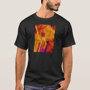 Rainbow Dragonfly op amber en fuschia T-shirt